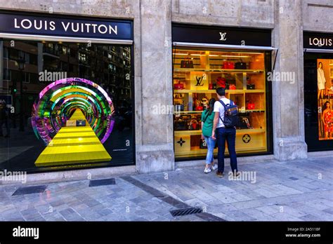 louis vuitton spain locations.